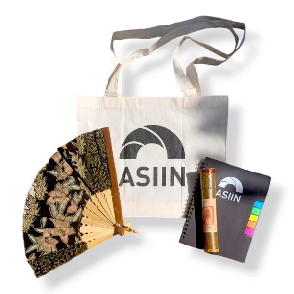 Goody bag(notebook A5, incense in banana leaf tube & Batik hand fan) - Preorder